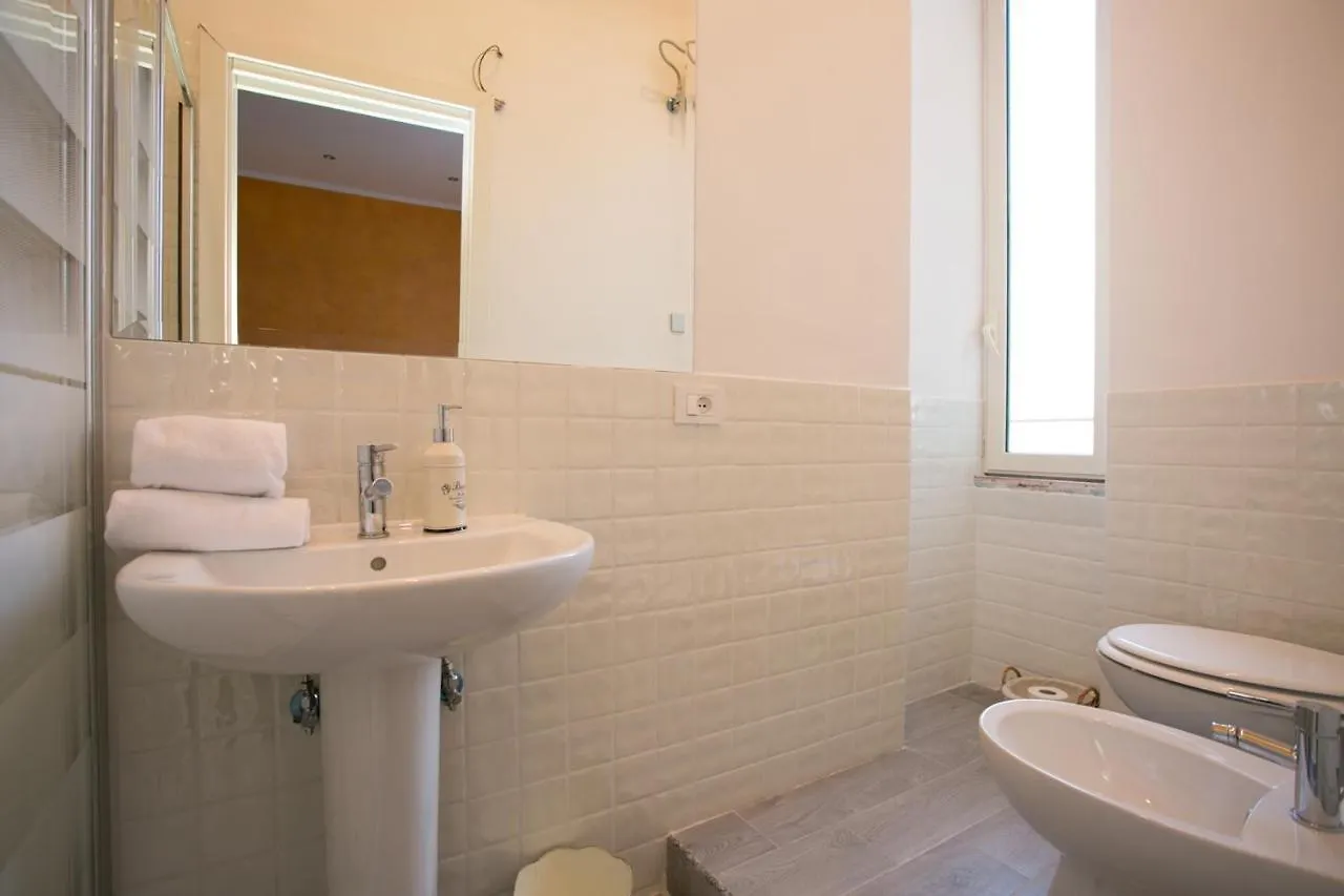 Colosseo Apartments And Rooms - Rome City Centre