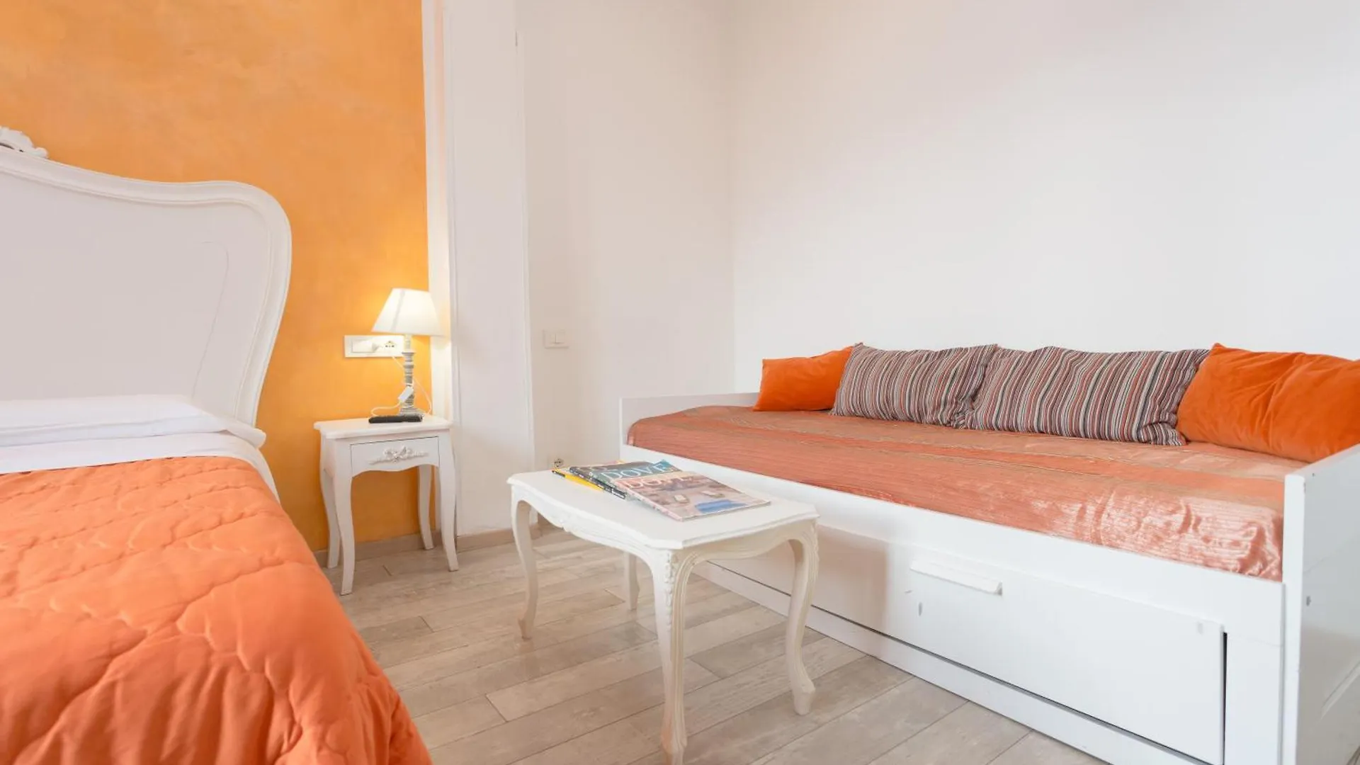 Colosseo Apartments And Rooms - Rome City Centre Italy
