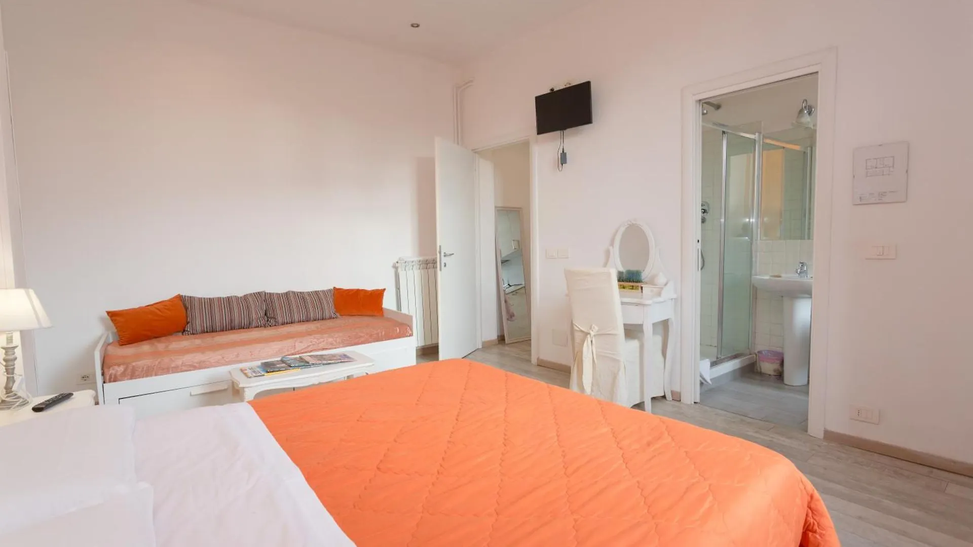 Colosseo Apartments And Rooms - Rome City Centre